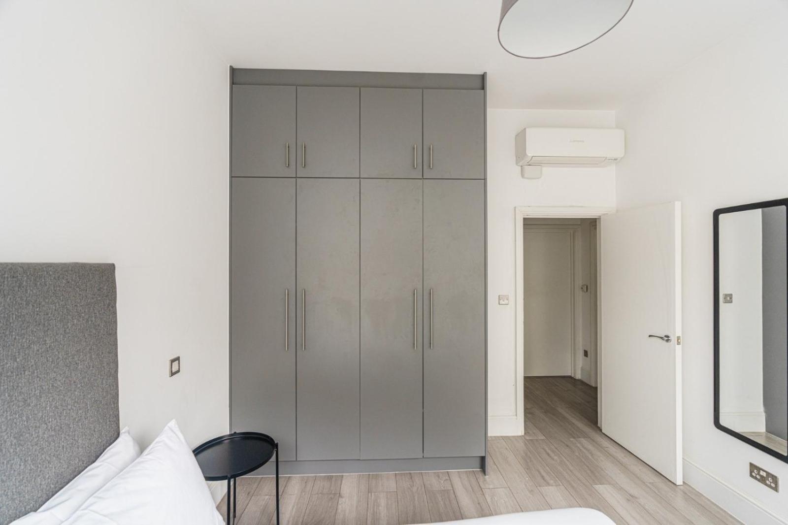 The Apartments Kensington High Street London Exterior photo