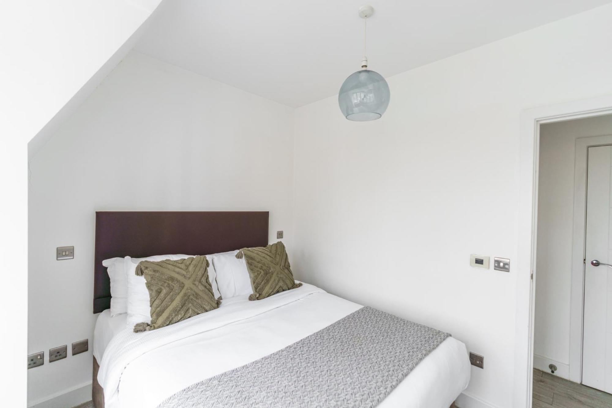 The Apartments Kensington High Street London Exterior photo